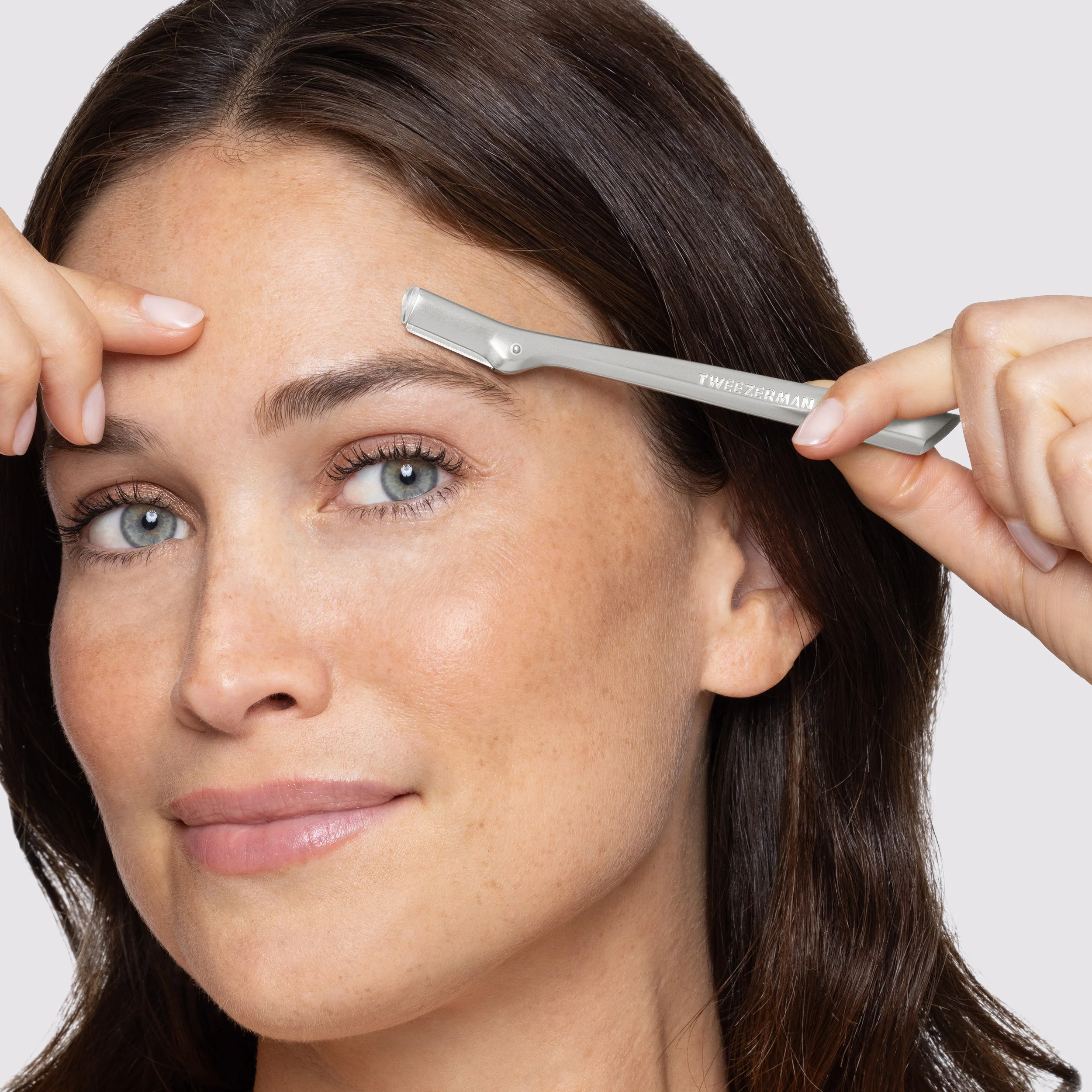 Brow Razor and Mini Tweezer Set - Image 3