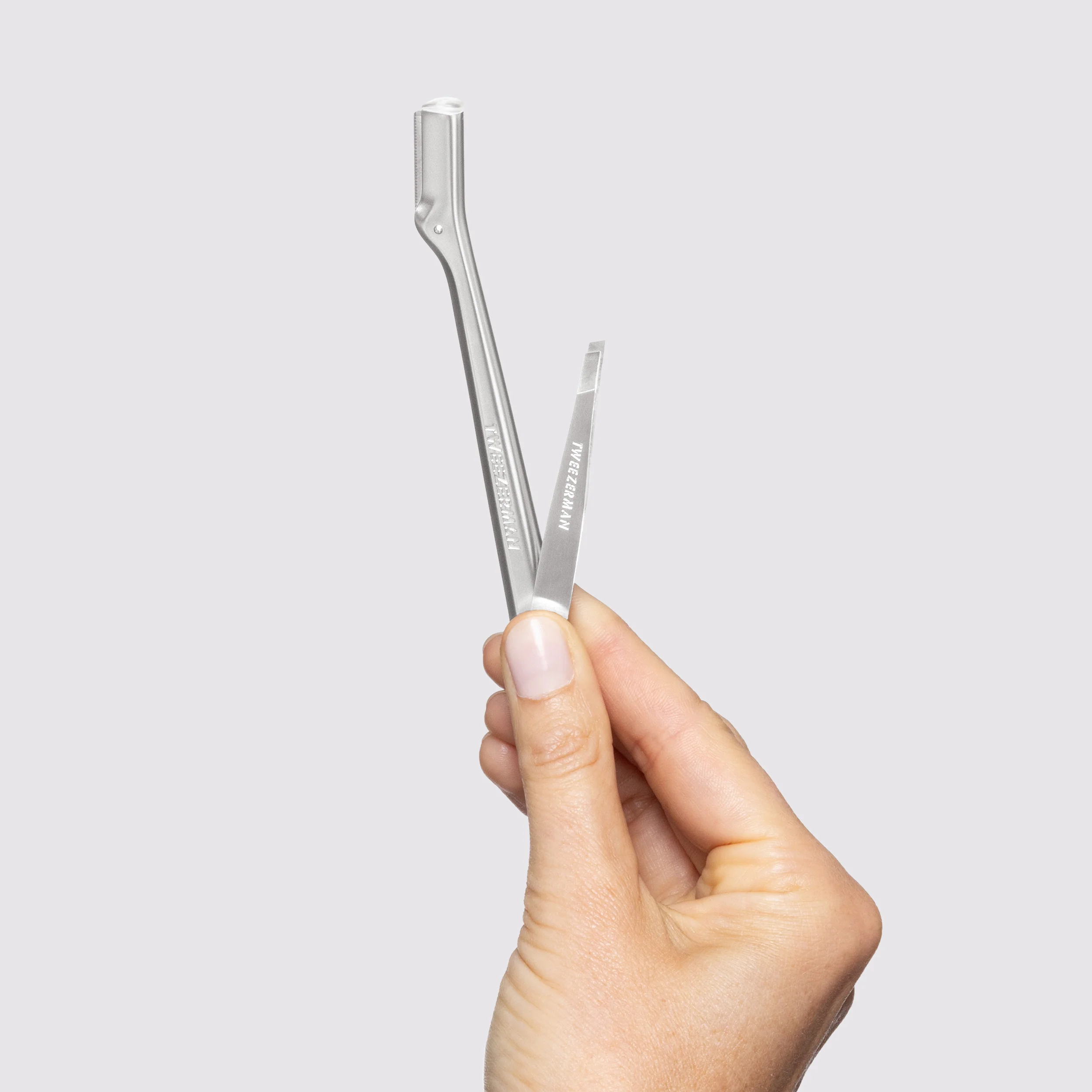 Brow Razor and Mini Tweezer Set - Image 4