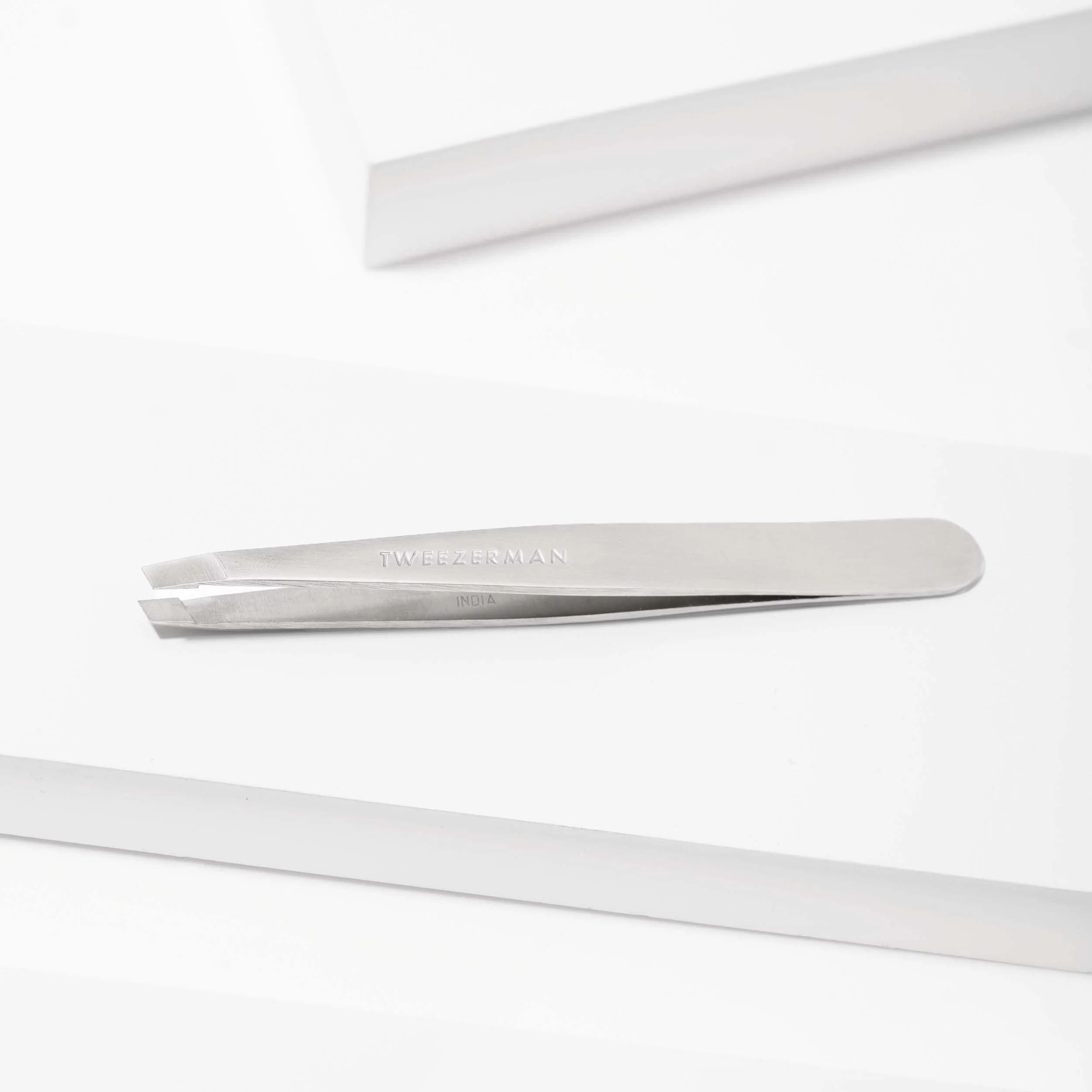 Classic Slant Tweezer - Image 7